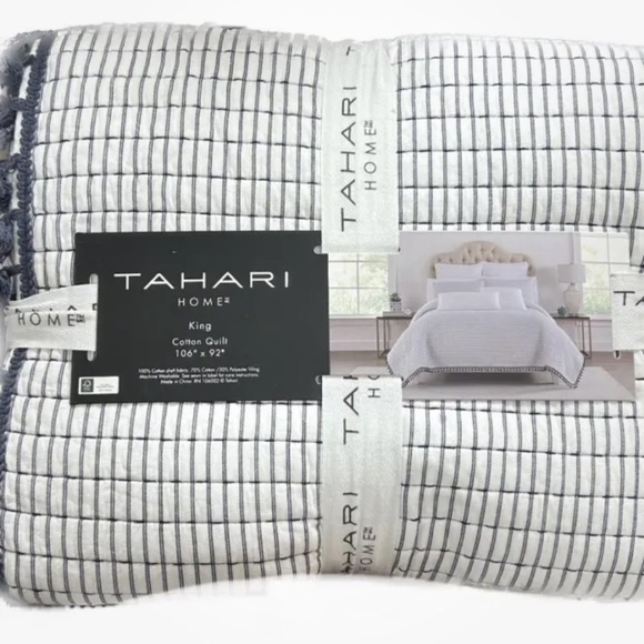 Tahari Bedding Tahari Blue And White Cotton King Quilt 6x92 New